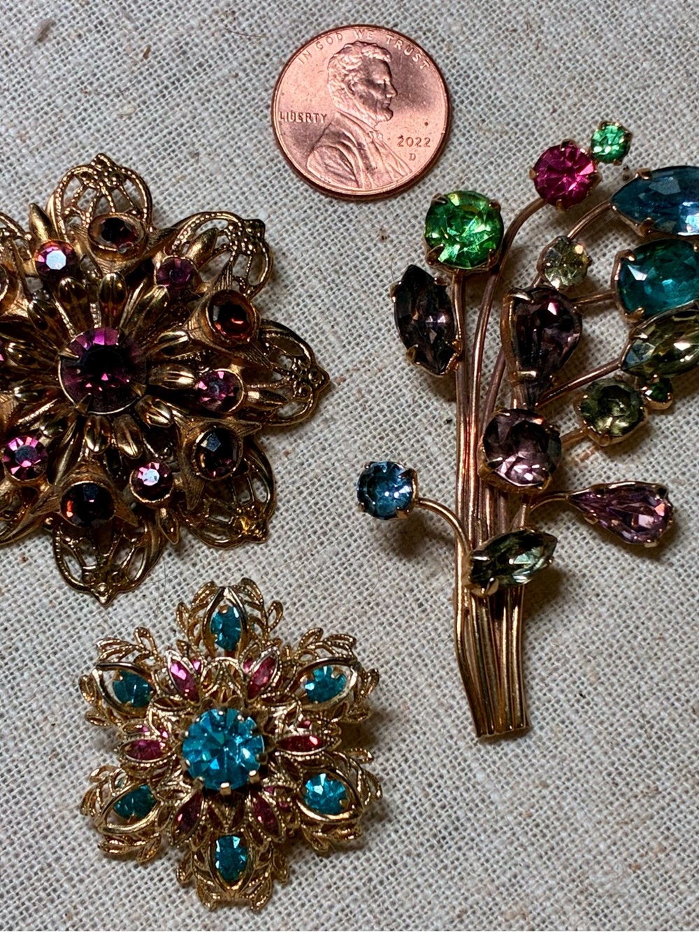 3 vintage Multicolor Crystal Floral Brooch’s cottage core style - Women Jewelry
